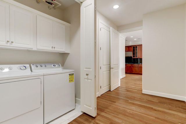 2211 Briarglen Drive 604, Houston, TX 77027