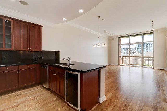 2211 Briarglen Drive 604, Houston, TX 77027