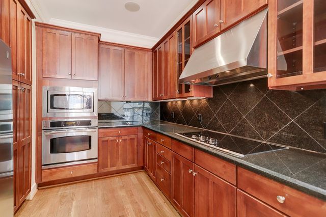 2211 Briarglen Drive 604, Houston, TX 77027