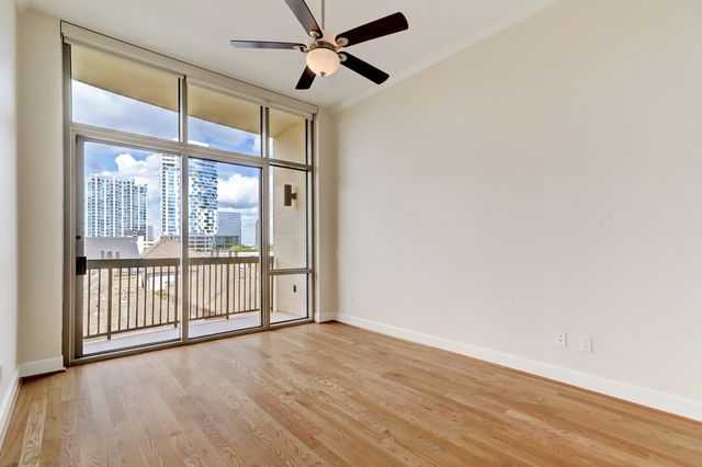 2211 Briarglen Drive 604, Houston, TX 77027