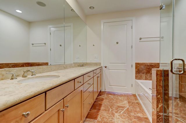 2211 Briarglen Drive 604, Houston, TX 77027
