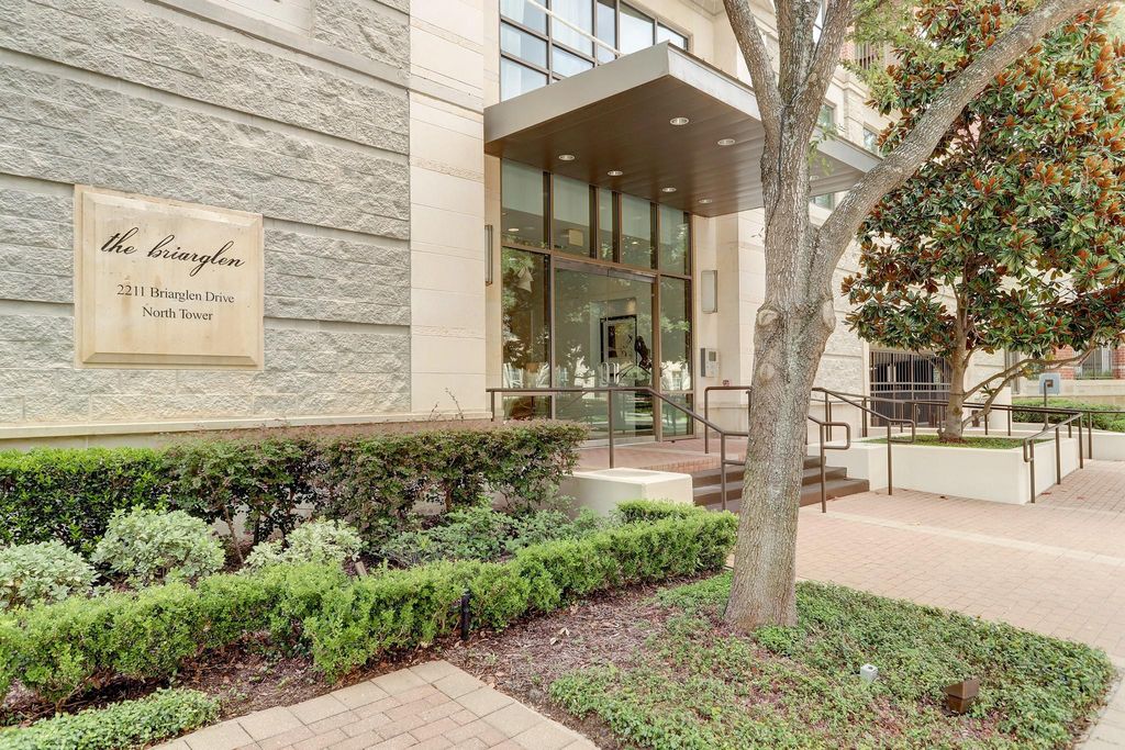 2211 Briarglen Drive 604, Houston, TX 77027