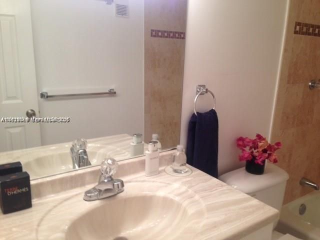 3910 Inverrary Boulevard 304B, Lauderhill, FL 33319