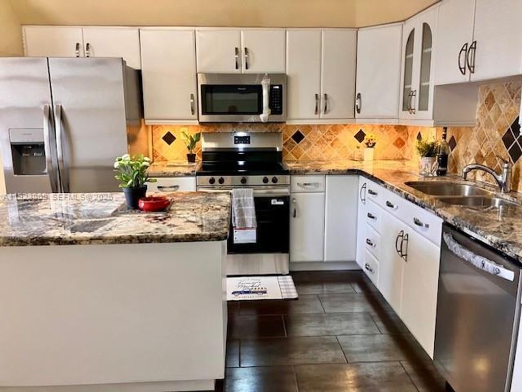 3910 Inverrary Boulevard 304B, Lauderhill, FL 33319