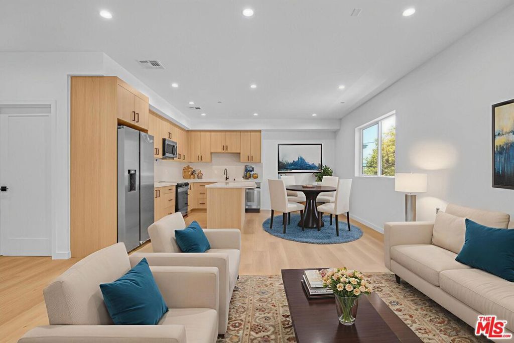 Image 11 of property listing at 10828 Hesby Street, North Hollywood, CA 91601