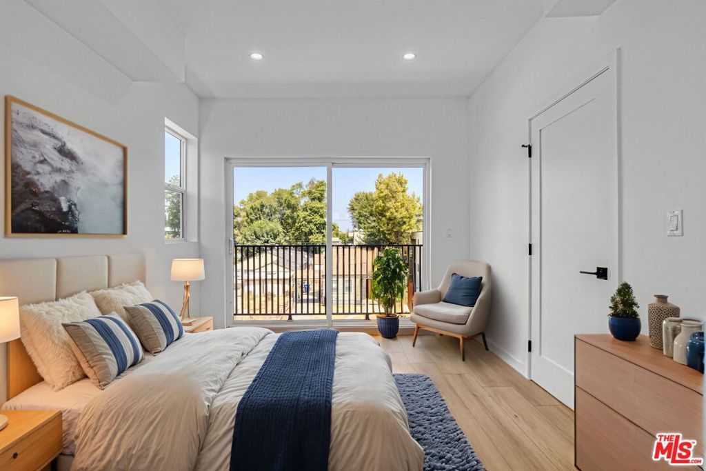 Image 14 of property listing at 10828 Hesby Street, North Hollywood, CA 91601