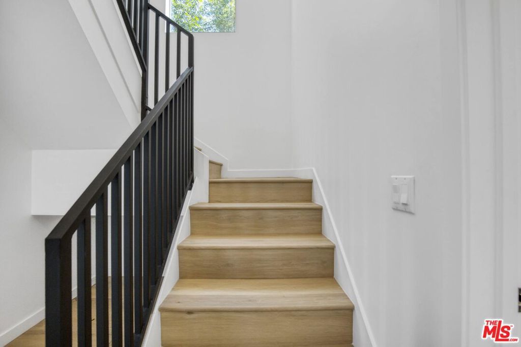 Image 16 of property listing at 10828 Hesby Street, North Hollywood, CA 91601