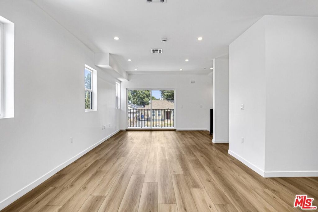 Image 20 of property listing at 10828 Hesby Street, North Hollywood, CA 91601