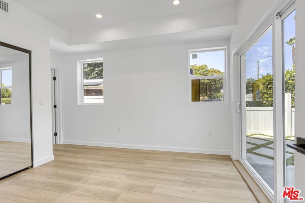 Image 25 of property listing at 10828 Hesby Street, North Hollywood, CA 91601