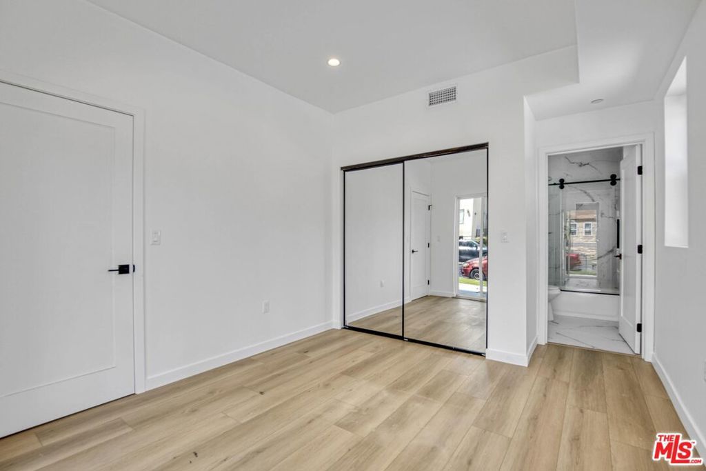 Image 26 of property listing at 10828 Hesby Street, North Hollywood, CA 91601