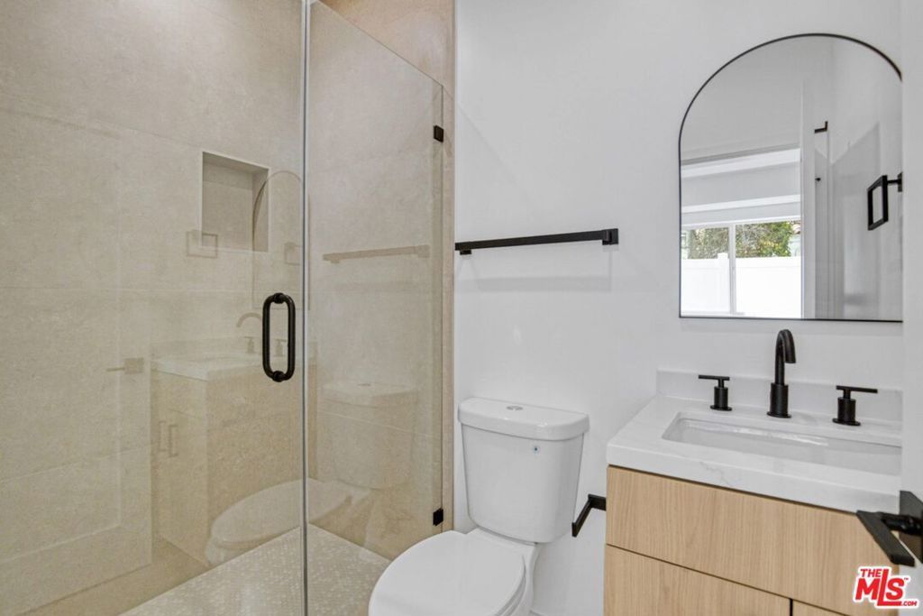 Image 28 of property listing at 10828 Hesby Street, North Hollywood, CA 91601