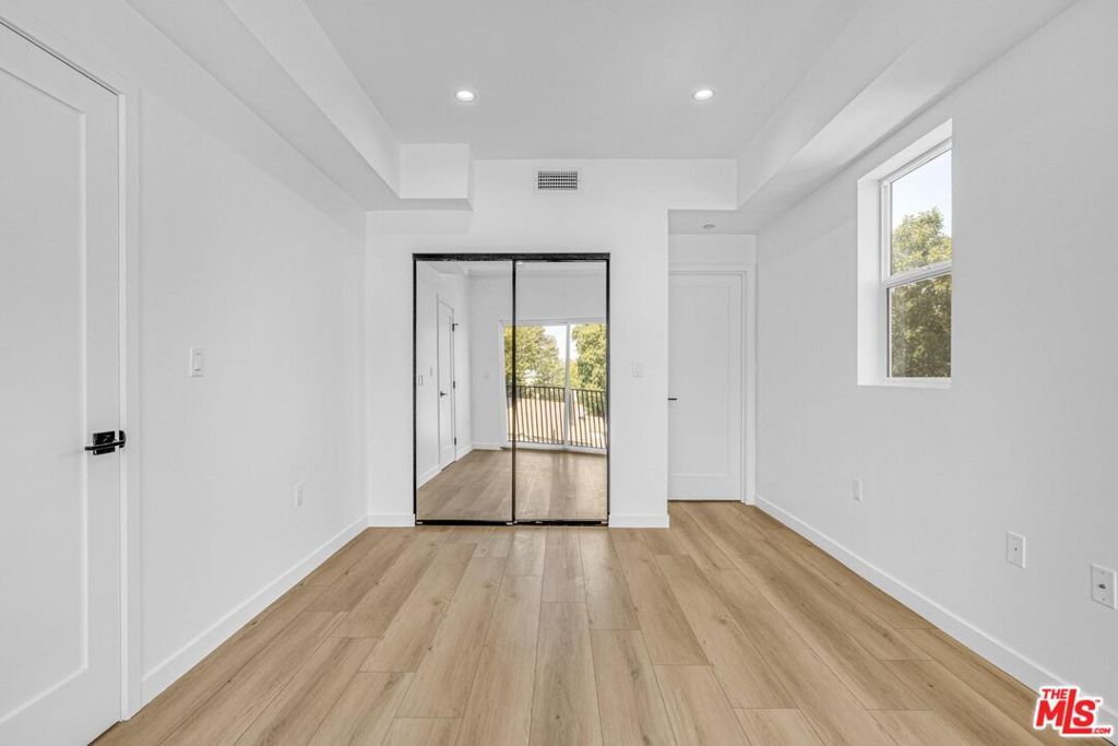 Image 32 of property listing at 10828 Hesby Street, North Hollywood, CA 91601