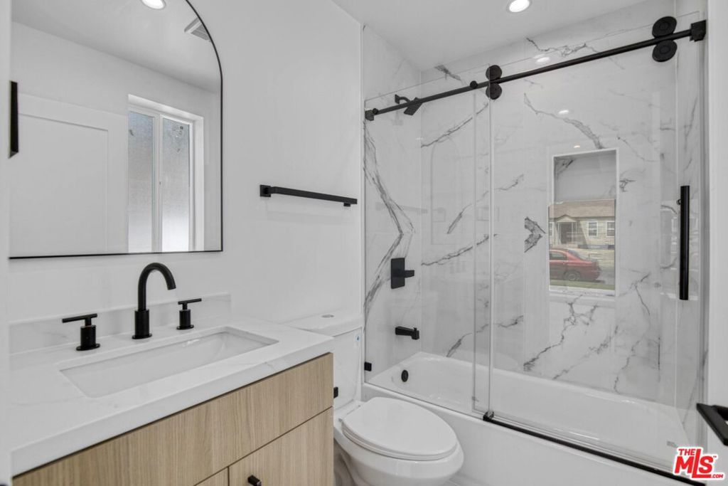 Image 35 of property listing at 10828 Hesby Street, North Hollywood, CA 91601