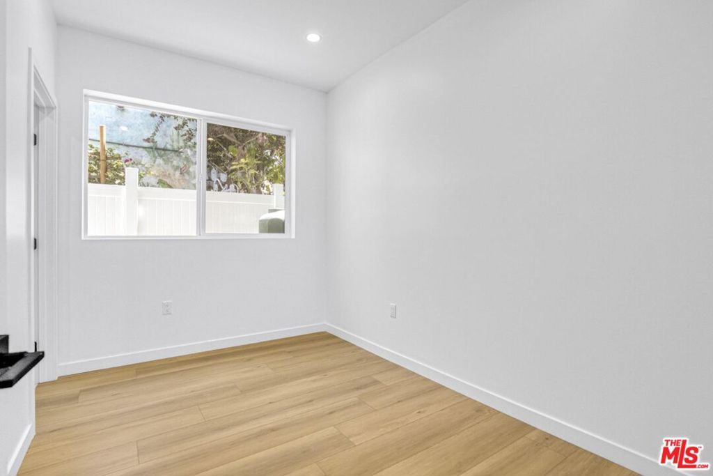 Image 37 of property listing at 10828 Hesby Street, North Hollywood, CA 91601