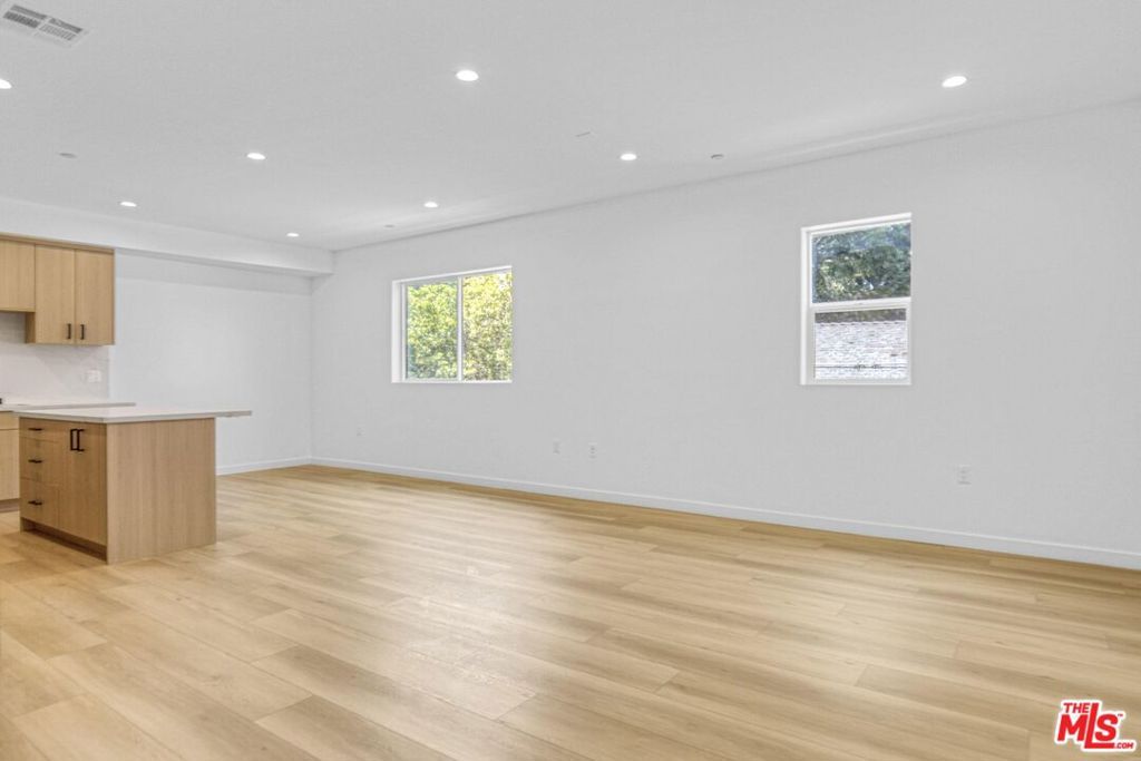 Image 40 of property listing at 10828 Hesby Street, North Hollywood, CA 91601