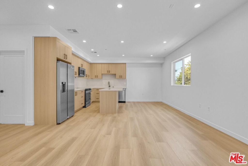 Image 41 of property listing at 10828 Hesby Street, North Hollywood, CA 91601