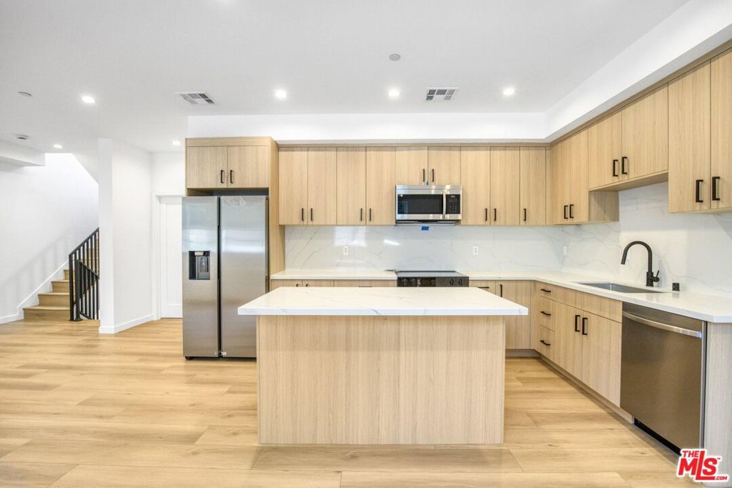 Image 45 of property listing at 10828 Hesby Street, North Hollywood, CA 91601