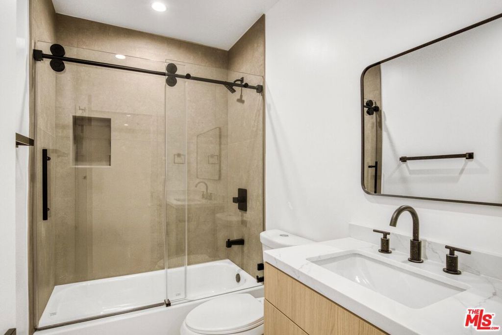 Image 46 of property listing at 10828 Hesby Street, North Hollywood, CA 91601