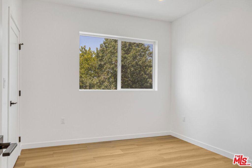 Image 49 of property listing at 10828 Hesby Street, North Hollywood, CA 91601