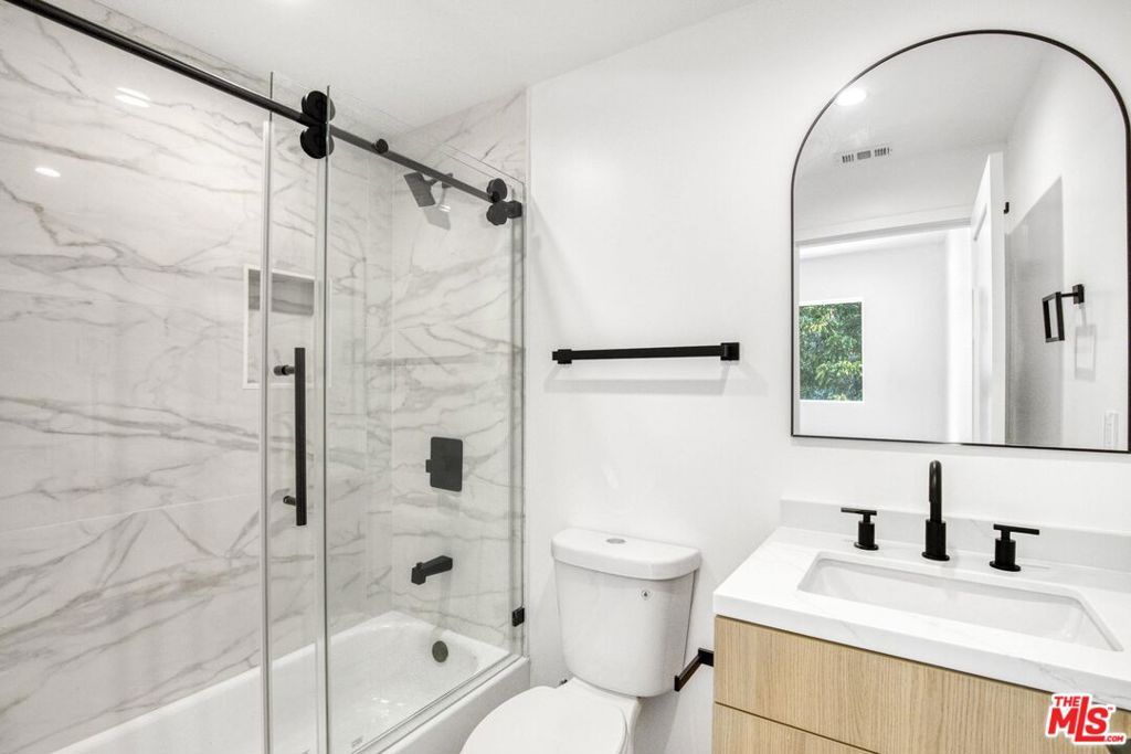 Image 52 of property listing at 10828 Hesby Street, North Hollywood, CA 91601