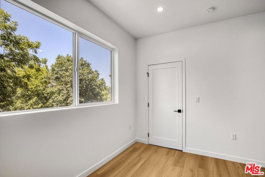 Image 54 of property listing at 10828 Hesby Street, North Hollywood, CA 91601