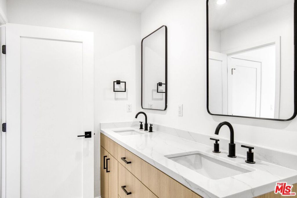 Image 57 of property listing at 10828 Hesby Street, North Hollywood, CA 91601