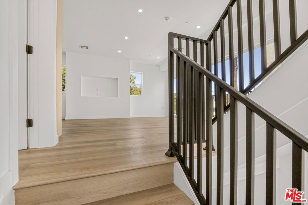 Image 60 of property listing at 10828 Hesby Street, North Hollywood, CA 91601