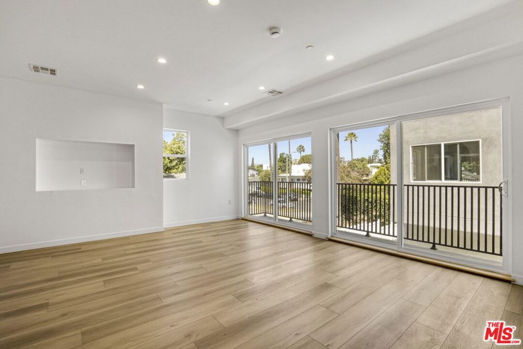 Image 62 of property listing at 10828 Hesby Street, North Hollywood, CA 91601