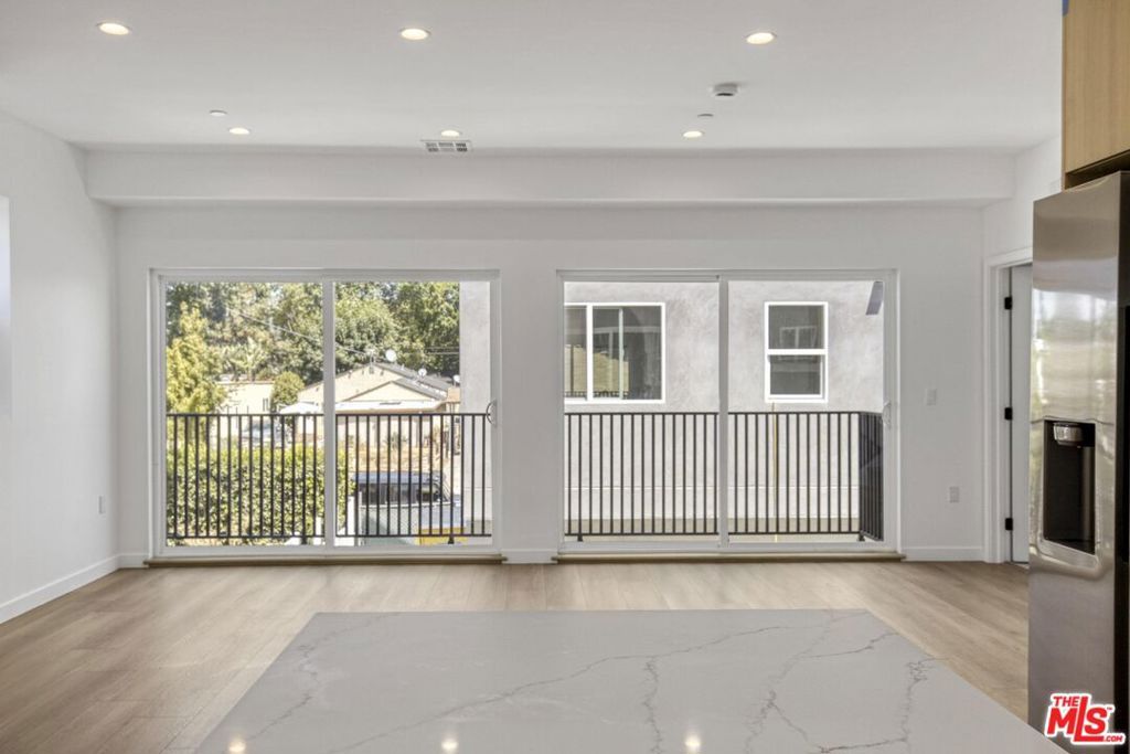 Image 63 of property listing at 10828 Hesby Street, North Hollywood, CA 91601