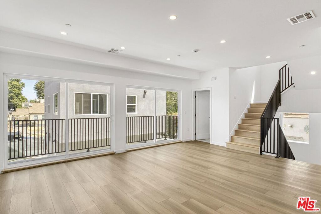 Image 64 of property listing at 10828 Hesby Street, North Hollywood, CA 91601