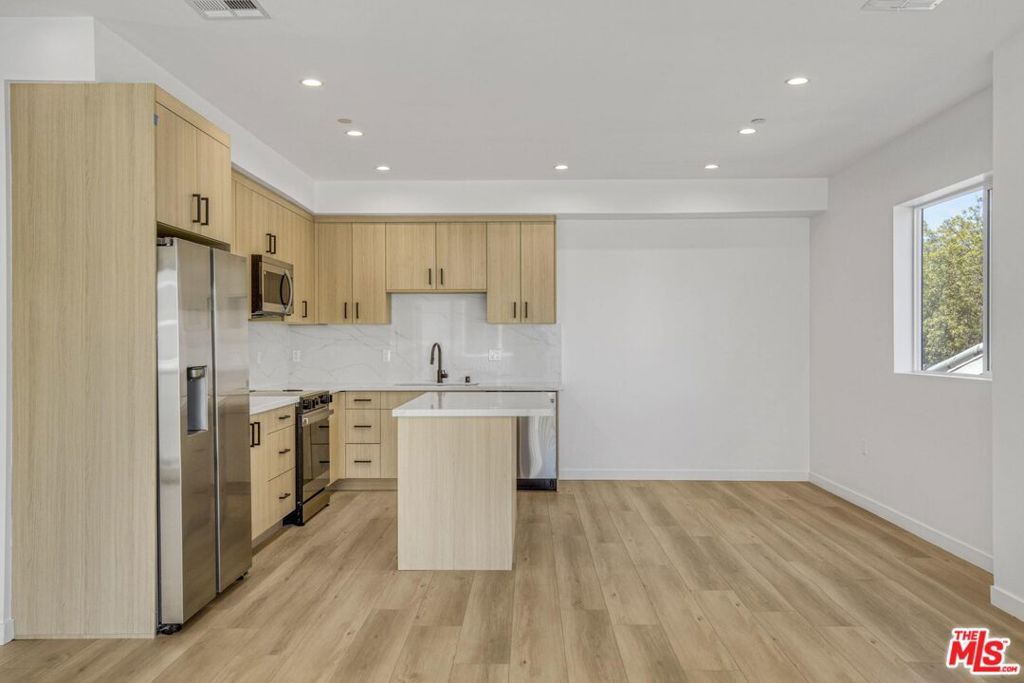 Image 65 of property listing at 10828 Hesby Street, North Hollywood, CA 91601