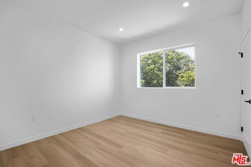 Image 70 of property listing at 10828 Hesby Street, North Hollywood, CA 91601