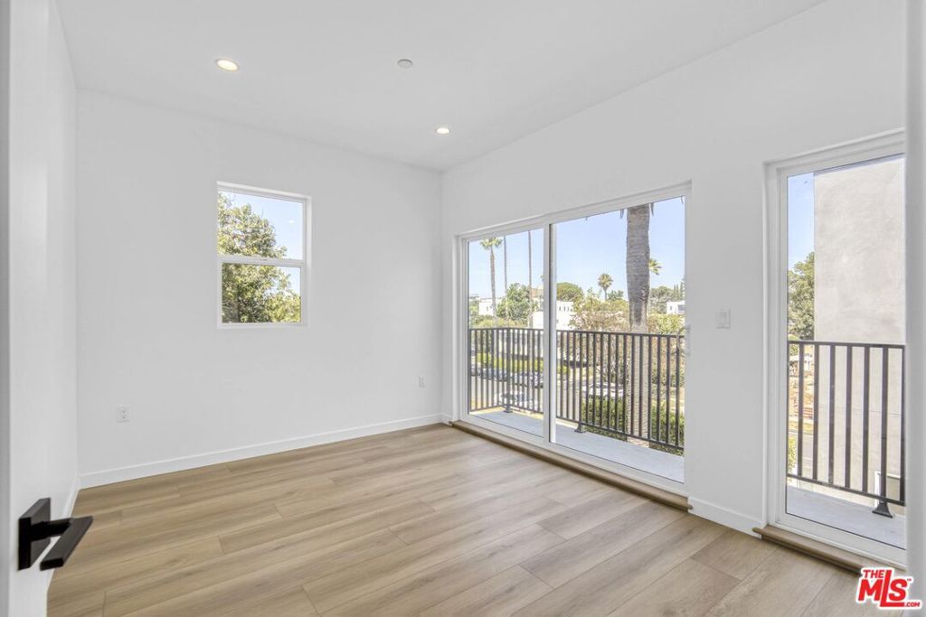 Image 72 of property listing at 10828 Hesby Street, North Hollywood, CA 91601