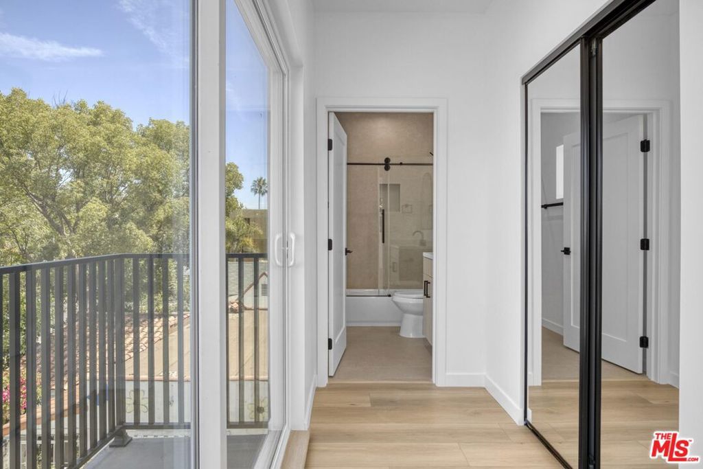 Image 75 of property listing at 10828 Hesby Street, North Hollywood, CA 91601