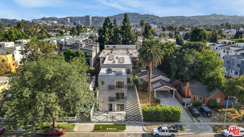 Image 8 of property listing at 10828 Hesby Street, North Hollywood, CA 91601