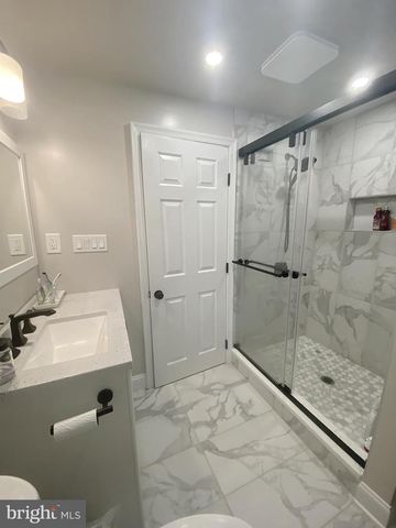5705 DENFIELD RD, Rockville, MD 20851