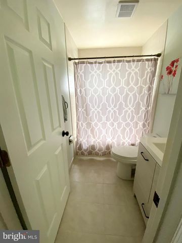 5705 DENFIELD RD, Rockville, MD 20851