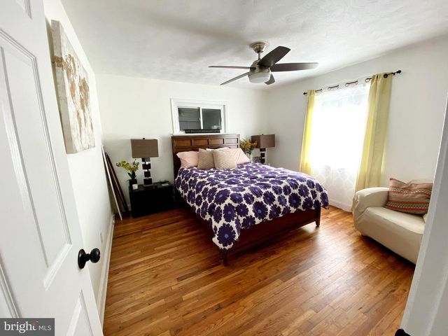 5705 DENFIELD RD, Rockville, MD 20851