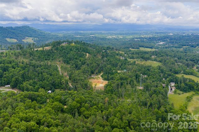 9999 Bear View Road, Weaverville, NC 28787
