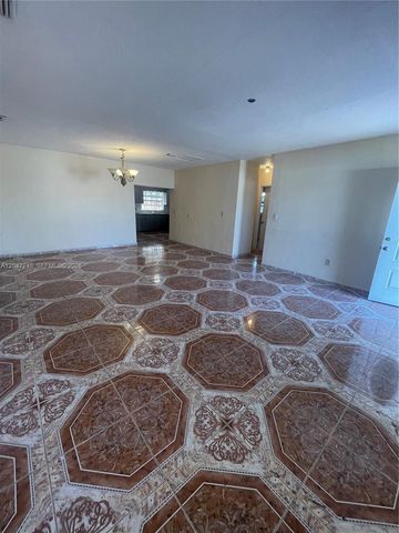 18425 NW 42nd Pl, Miami Gardens, FL 33055