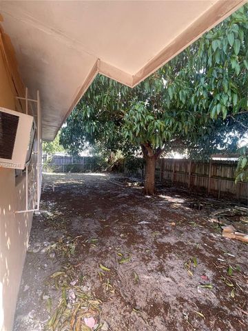 18425 NW 42nd Pl, Miami Gardens, FL 33055