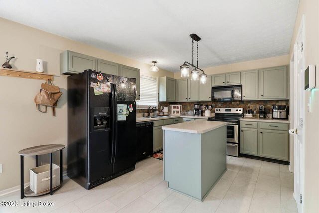 10204 Red Clover Ct, Louisville, KY 40228
