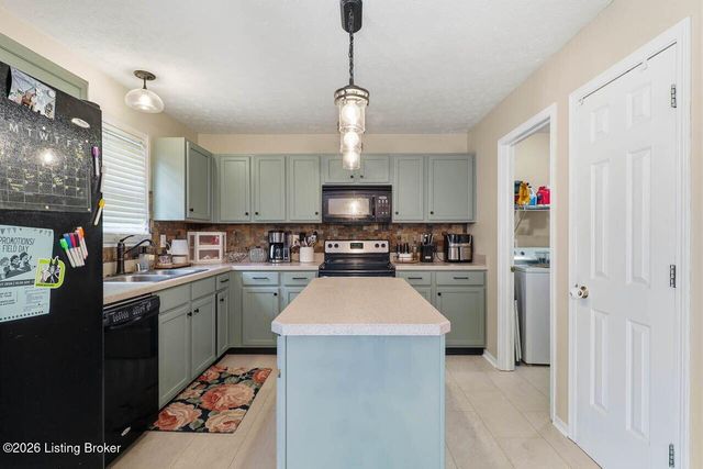 10204 Red Clover Ct, Louisville, KY 40228