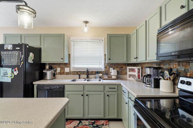 10204 Red Clover Ct, Louisville, KY 40228
