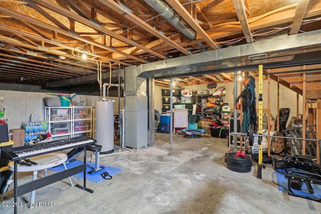 10204 Red Clover Ct, Louisville, KY 40228