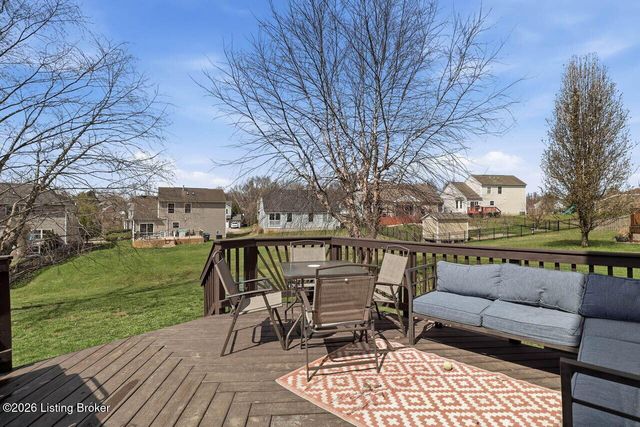 10204 Red Clover Ct, Louisville, KY 40228