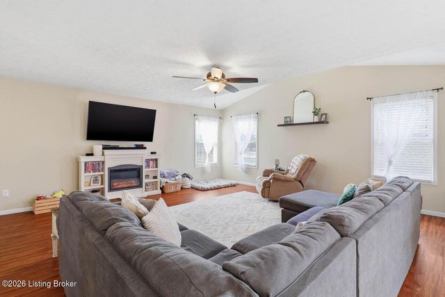 10204 Red Clover Ct, Louisville, KY 40228