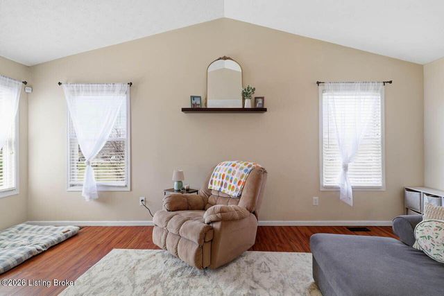 10204 Red Clover Ct, Louisville, KY 40228