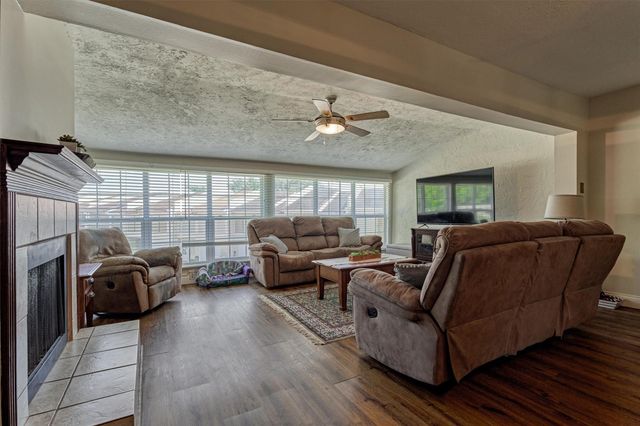 39 Regency Point, Conroe, TX 77356