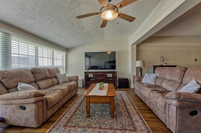 39 Regency Point, Conroe, TX 77356